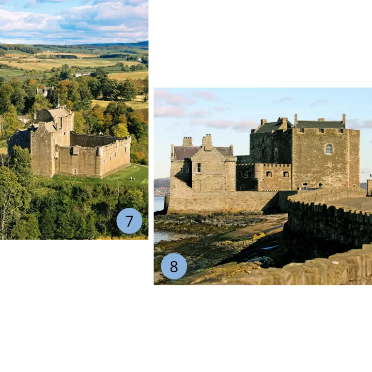 Schöne Filmkulissen in Schottland - Doune Castle und Blackness Castle mit Wolters Rundreisen entdecken Auf dem Bild sind zwei Bilder zu sehen. Das eine Bild zeigt das Doune Castle, umgeben von Bäumen und Feldern, gelegen auf einer kleinen Anhöhe. Das zweite Bild zeigt das Blackness Castle, welches direkt am Wasser liegt.