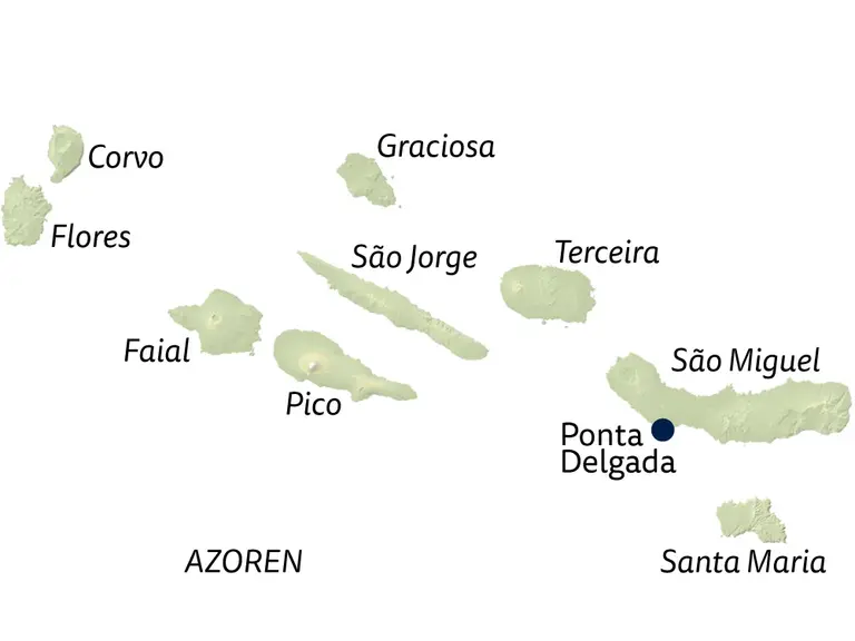 Karte von den Azoren Portugal Wolters Rundreisen Karte der Azoren im Atlantik mit allen neun Inseln: São Miguel, Pico, Terceira, Faial, Flores, Corvo, São Jorge, Graciosa und Santa Maria.