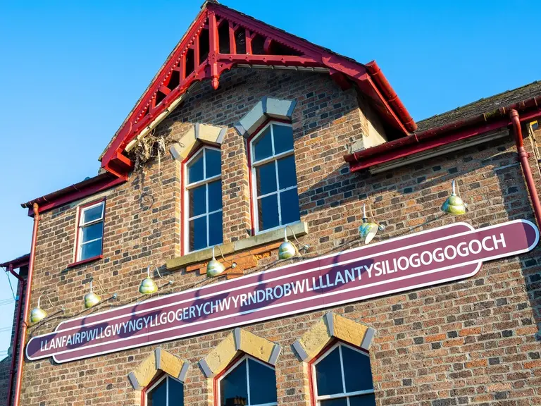 Llanfairpwllgwyngyllgogerychwyrndrobwllllantysiliogogogoch Wolters Rundreisen Wales Llanfairpwllgwyngyllgogerychwyrndrobwllllantysiliogogogoch Wolters Rundreisen Wales