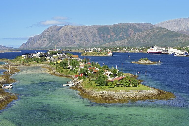 Blick auf Bronnoysund Norwegen