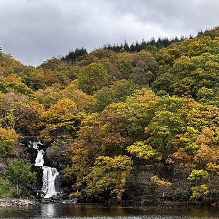 Wasserfall Loch Lomond Azubifahrt 2023 Wolters Rundreisen
