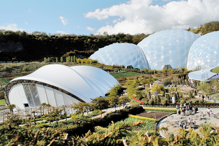 Eden Project England Kuppeln der Gewächshäuser des Eden Projekts in Englang