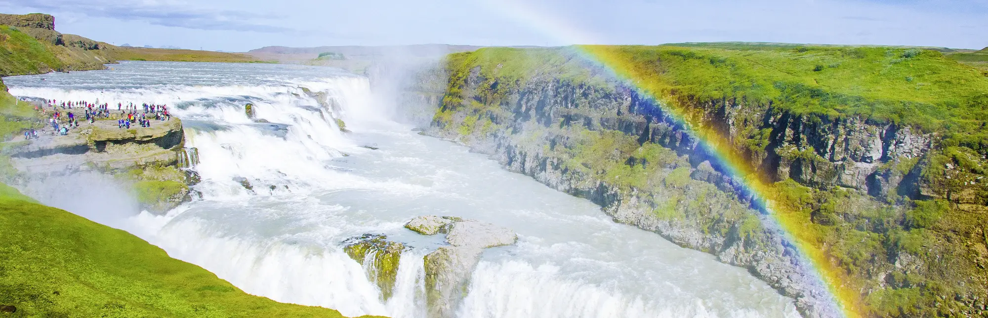 Gullfoss Wasserfall im Golden Circle, Island – mächtige Wassermassen mit Regenbogen, beliebtes Naturwunder und Highlight jeder Islandreise.