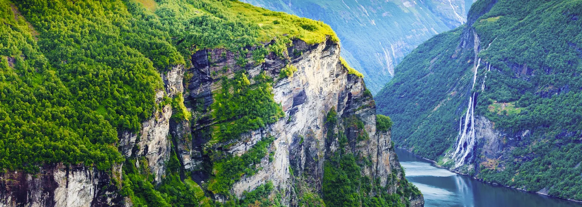 Geirangerfjord Norwegen mit Wasserfall